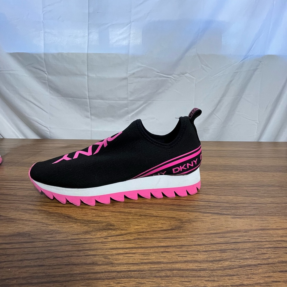 DKNY Abbi Women's Slip on Sneakers Size 9.5M Black Pink PAF 2105 3185129 - Picture 3 of 13
